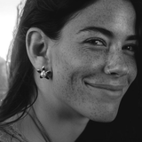 "Pearl Petaliqua" 925 Sterling Silver Stud Earring with Center Pearl